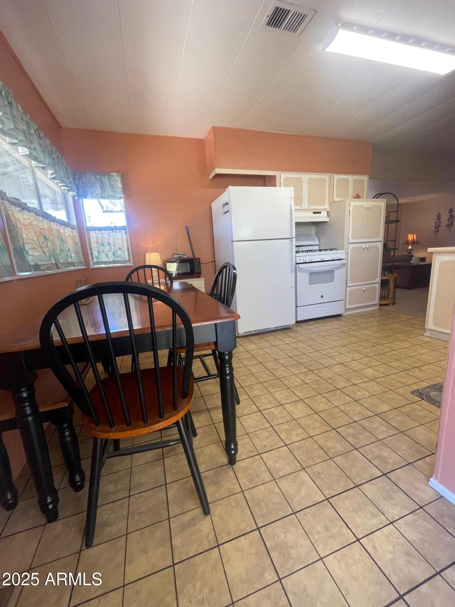 5201 West Camelback Road, Unit C110 Phoenix, AZ 85031 - Photo 18 of 37 Eat In Kitchen