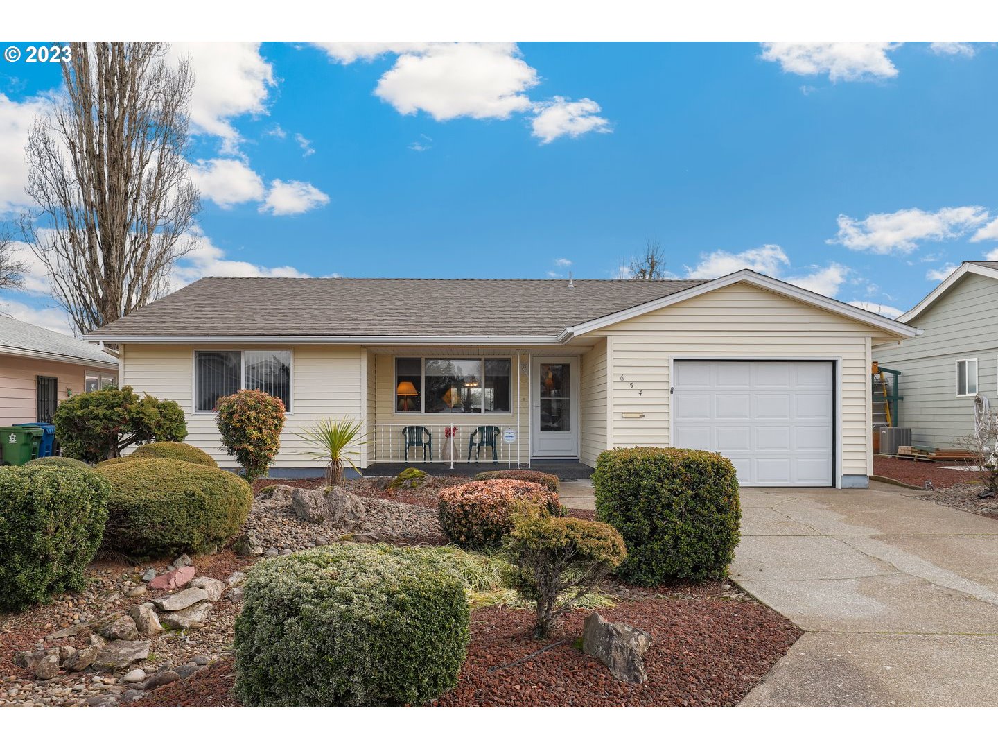 654 Oregon Way Woodburn, OR 97071 - Photo 1 of 32 Gallery Image 1