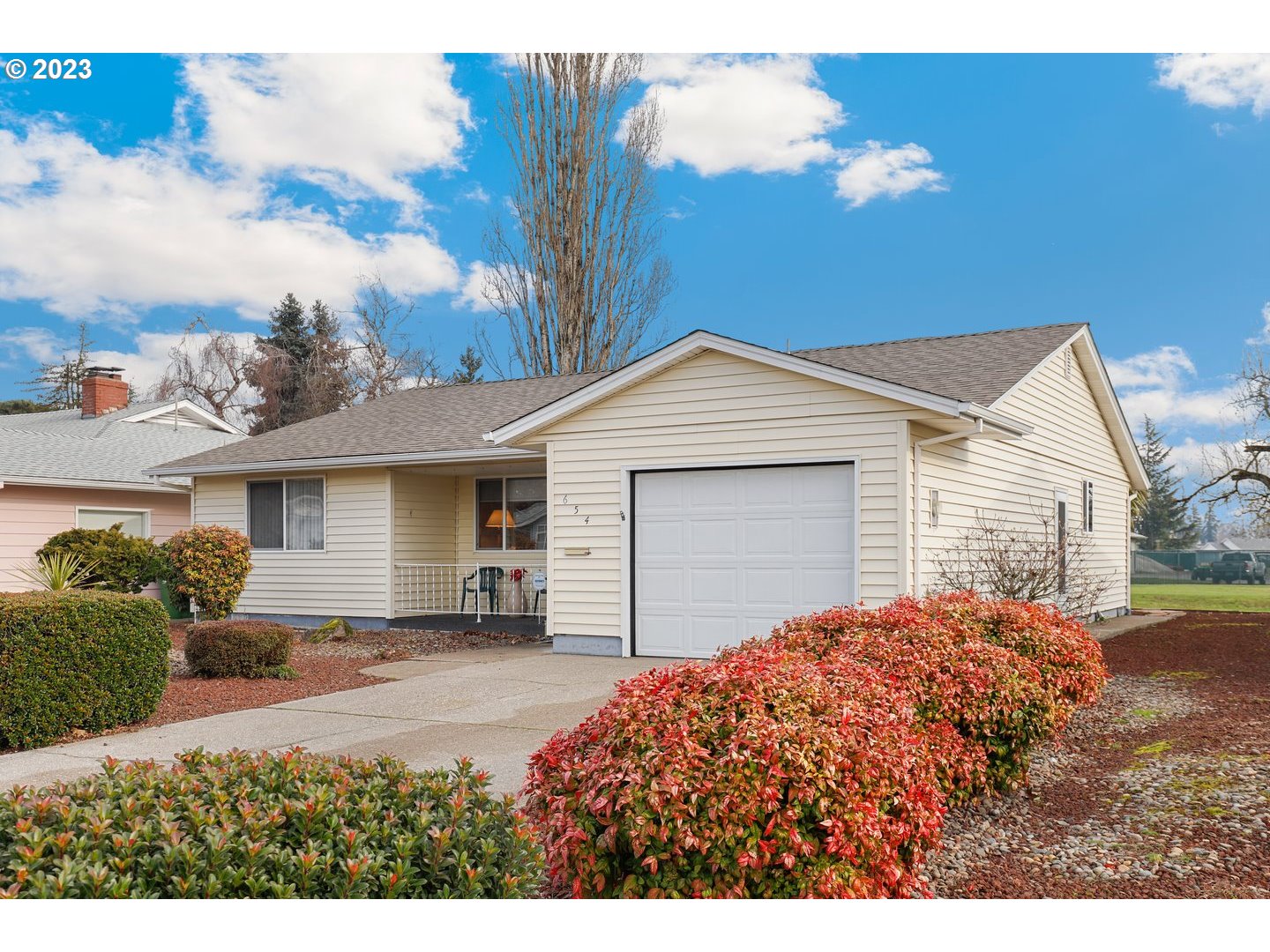 654 Oregon Way Woodburn, OR 97071 - Photo 3 of 32 Gallery Image 3