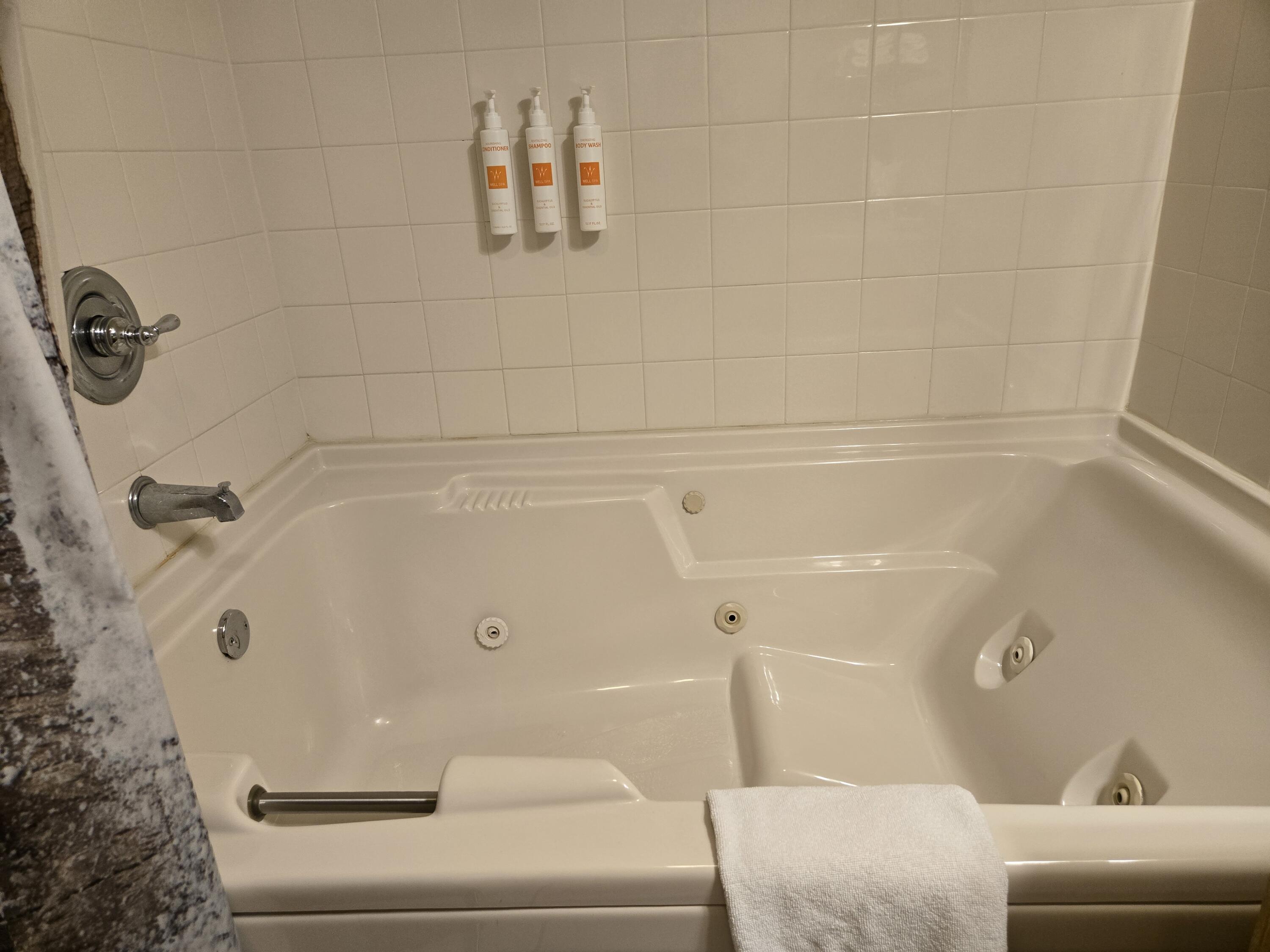 7020 Grand Geneva Way, Unit 361 Lyons, WI 53147 - Photo 15 of 29 Double Whirlpool Bathtub