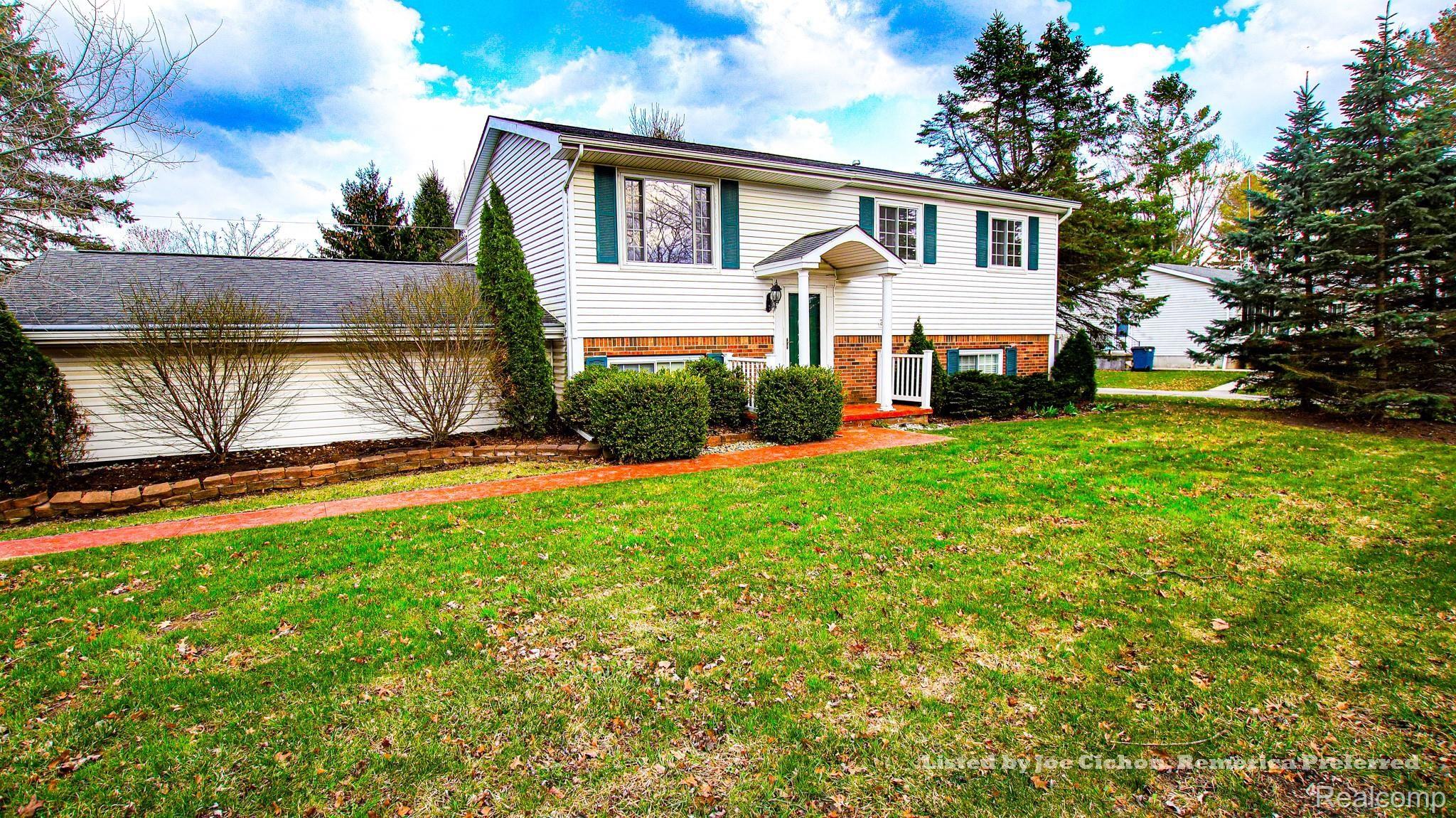 1784 Byron Road Howell, MI 48855 - Photo 2 of 26 2.jpg