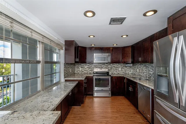 $295,000 | 625 Oaks Drive, Unit 503, Pompano Beach, FL 33069