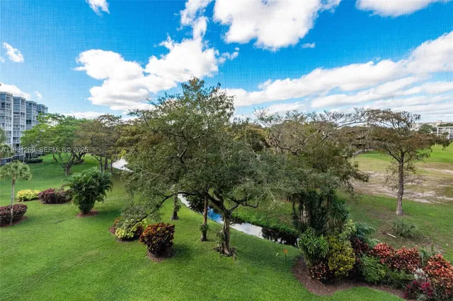$295,000 | 625 Oaks Drive, Unit 503, Pompano Beach, FL 33069