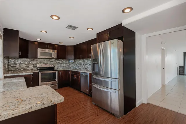 $295,000 | 625 Oaks Drive, Unit 503, Pompano Beach, FL 33069