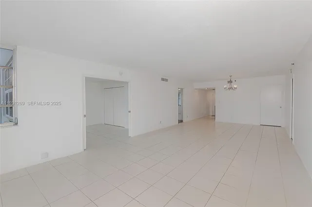 $295,000 | 625 Oaks Drive, Unit 503, Pompano Beach, FL 33069