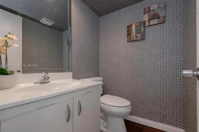 $295,000 | 625 Oaks Drive, Unit 503, Pompano Beach, FL 33069