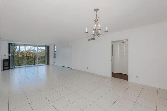 $295,000 | 625 Oaks Drive, Unit 503, Pompano Beach, FL 33069