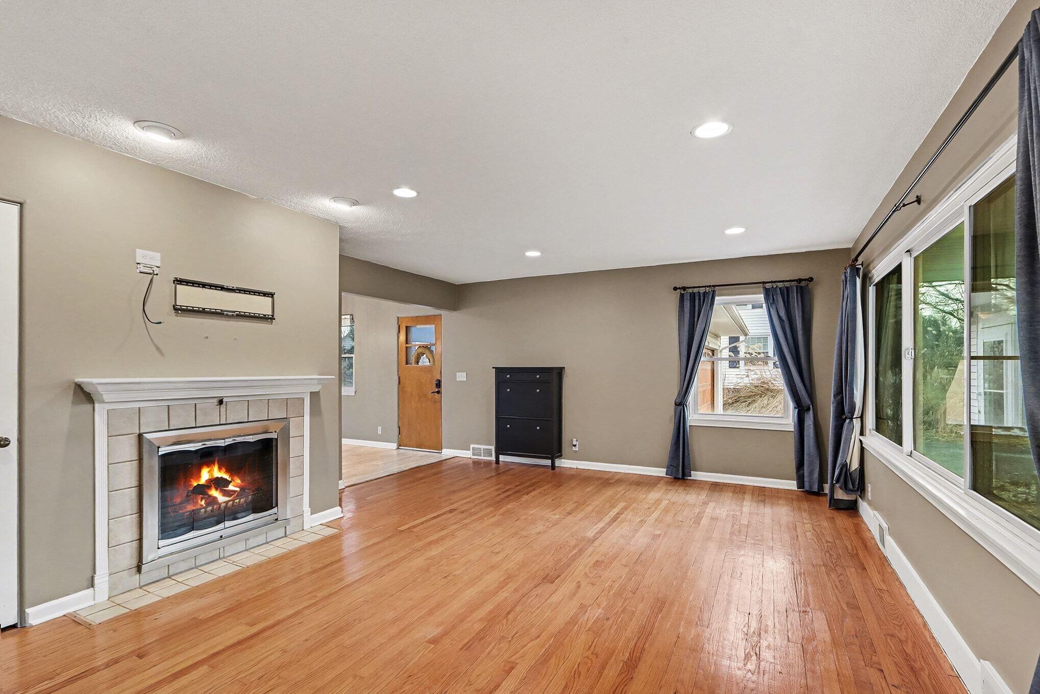 3525 Old Colony Road Kalamazoo, MI 49008 - Photo 3 of 18 file_4870