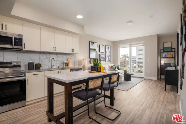$2,530 | 201 North La Brea Avenue, Unit 419, Inglewood, CA 90301