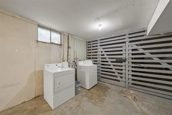 $865,000 | 1002 Twin Oaks Terrace, Harrisonville, MO 64701