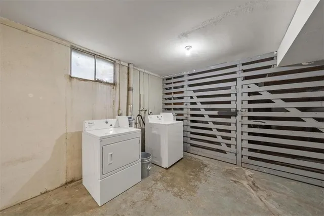 $865,000 | 1002 Twin Oaks Terrace, Harrisonville, MO 64701