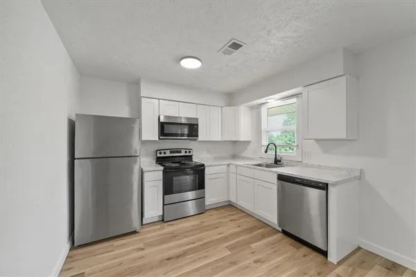 $865,000 | 1002 Twin Oaks Terrace, Harrisonville, MO 64701