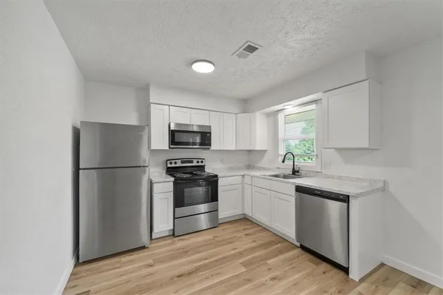 $865,000 | 1002 Twin Oaks Terrace, Harrisonville, MO 64701