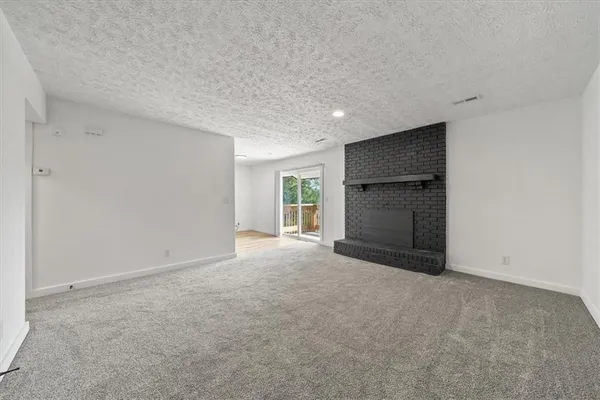 $865,000 | 1002 Twin Oaks Terrace, Harrisonville, MO 64701