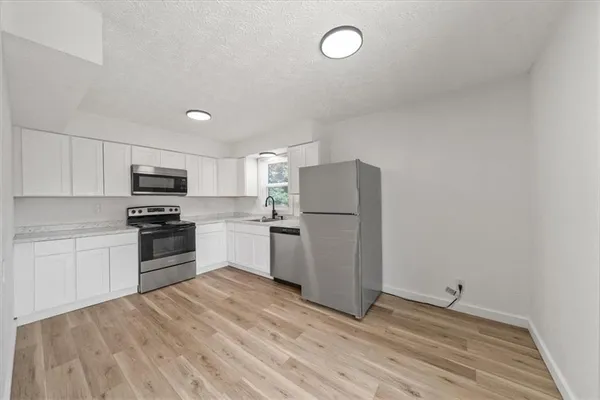 $865,000 | 1002 Twin Oaks Terrace, Harrisonville, MO 64701