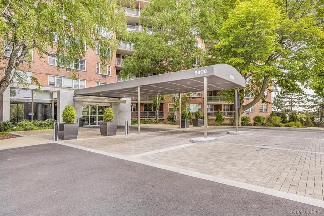 $285,000 | 5800 Arlington Avenue, Unit 7L | North Riverdale