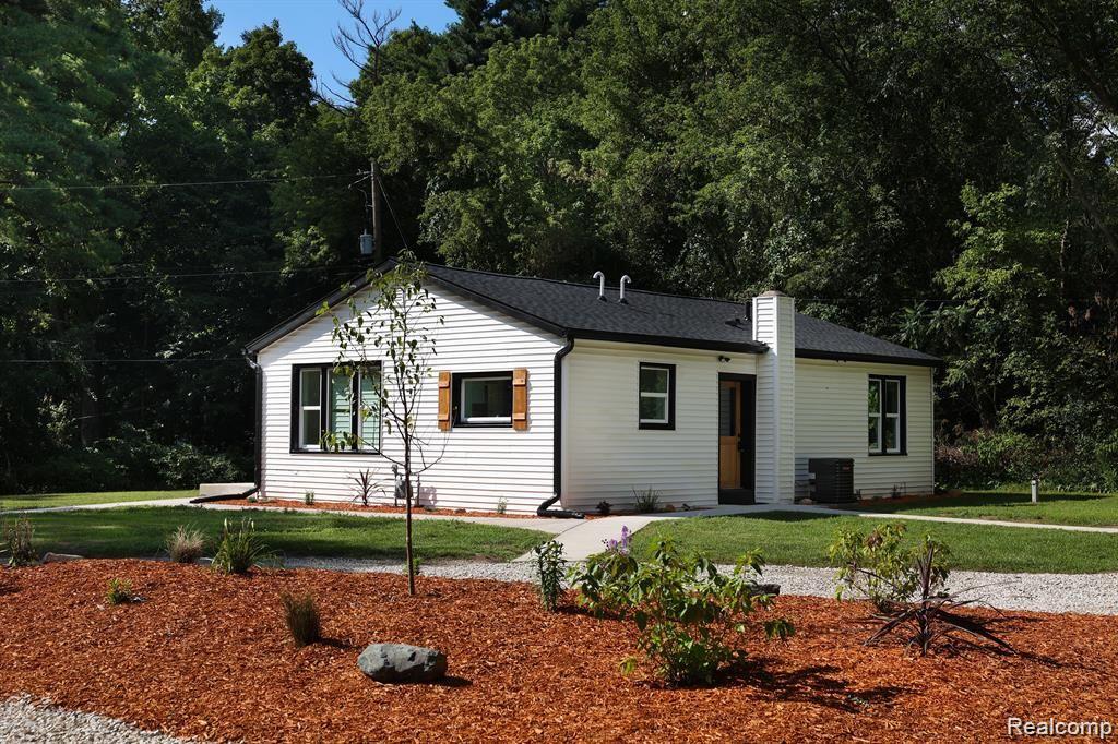 20010 West County Line Road Augusta, MI 49012 - Photo 3 of 47 Gallery Image 3