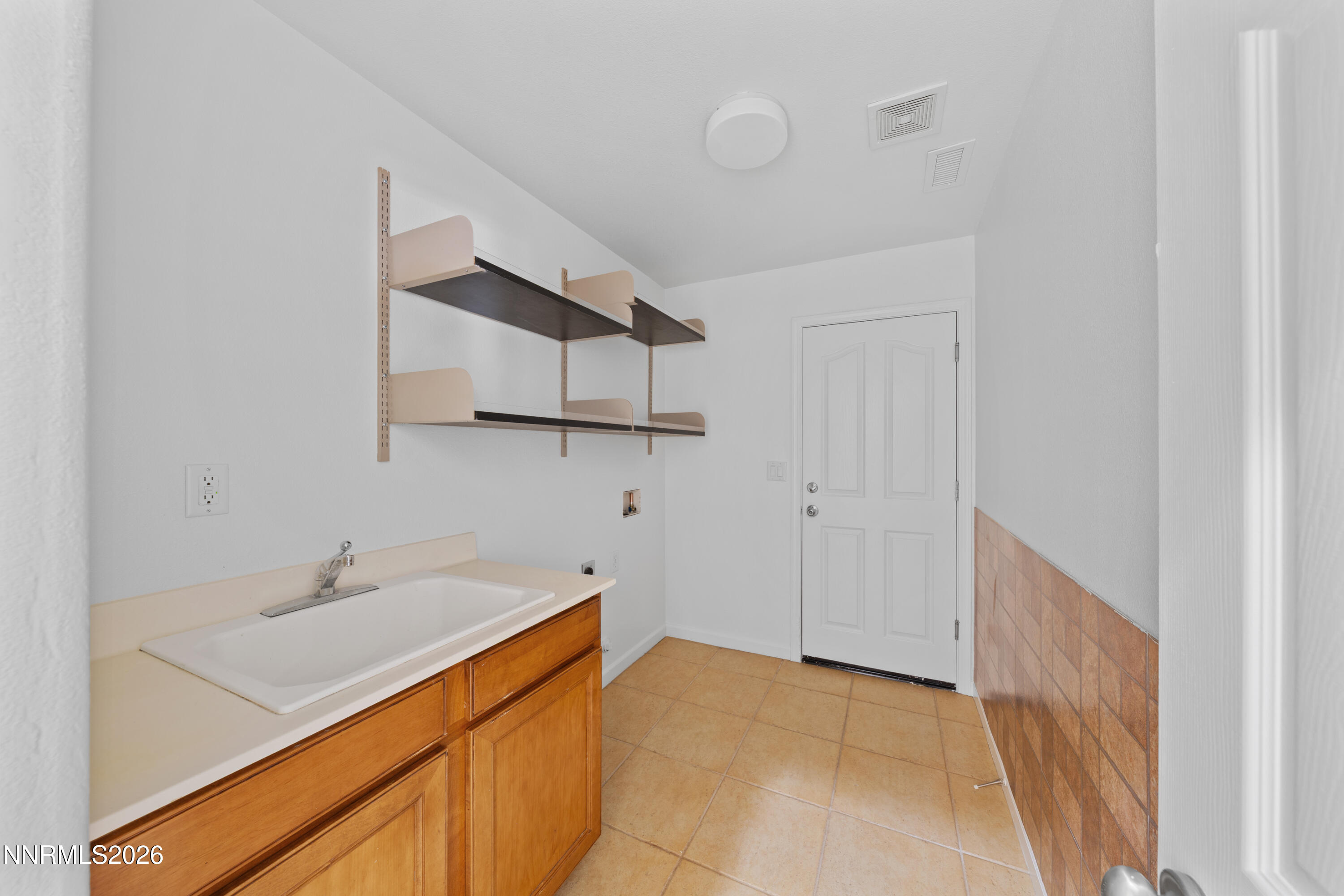 11230 Messina Way Reno, NV 89521 - Photo 5 of 68 A7V05612