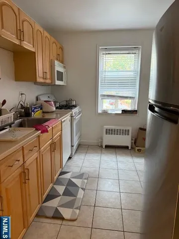 $2,150 | 2340 Linwood Avenue, Unit 2C, Fort Lee, NJ 07024