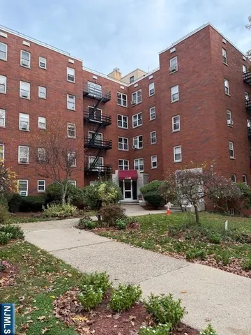 $2,150 | 2340 Linwood Avenue, Unit 2C, Fort Lee, NJ 07024