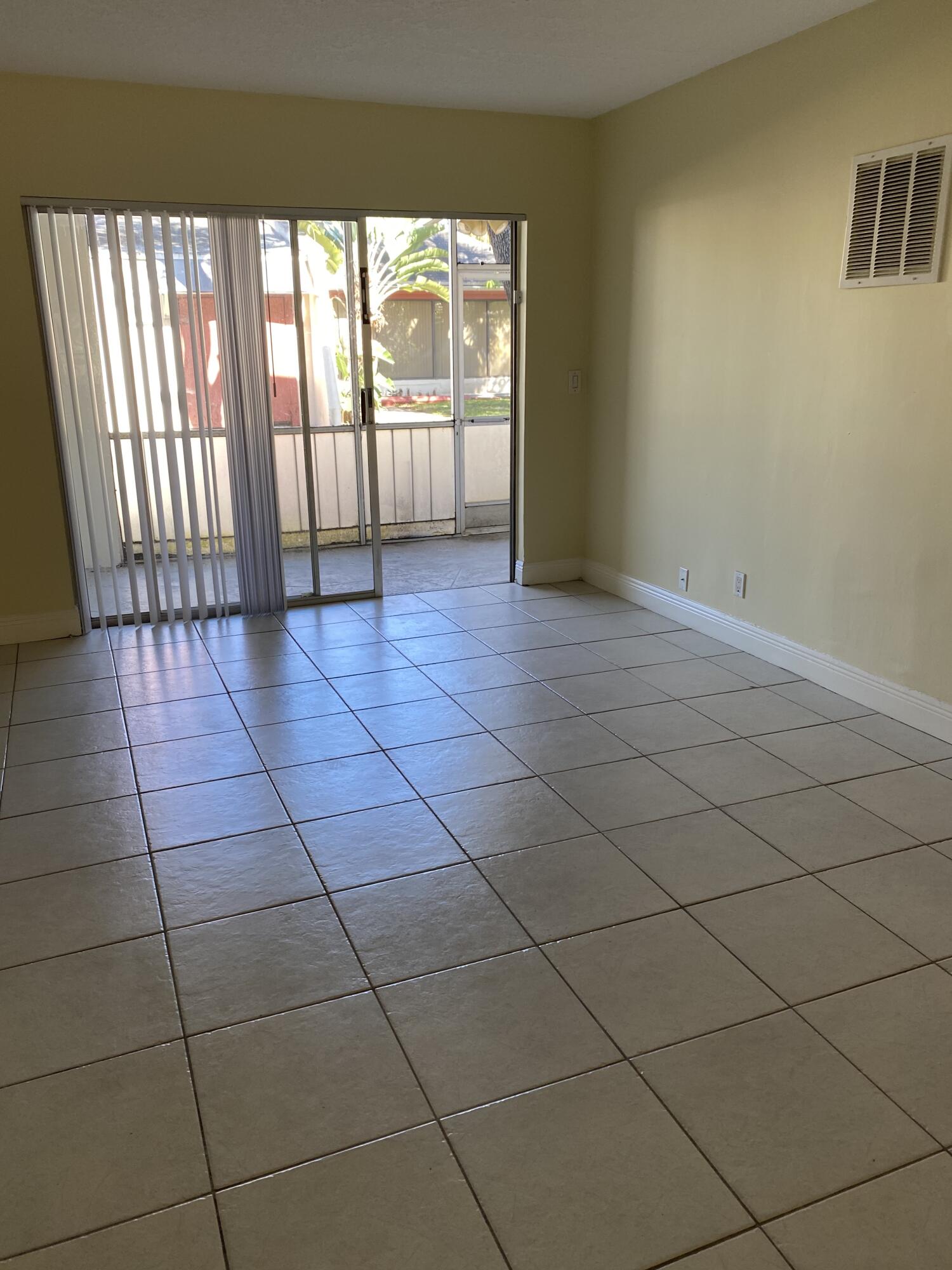 644 Northwest 13th Street, Unit 160 Boca Raton, FL 33486 - Photo 2 of 10 Living Room