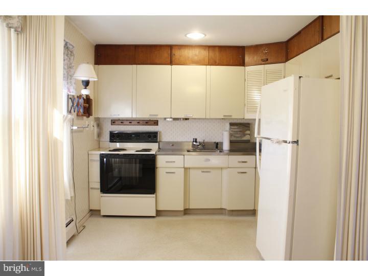 46 Long Loop Road Levittown, PA 19056 - Photo 4 of 6 Gallery Image 4