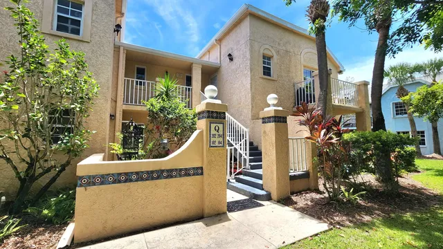 a view of outdoor space yard and porch