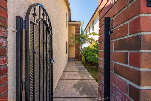 a view of entryway with a front door