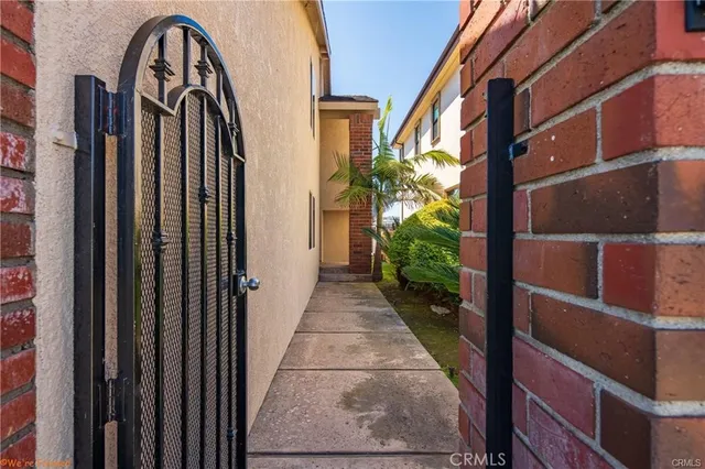 a view of entryway with a front door
