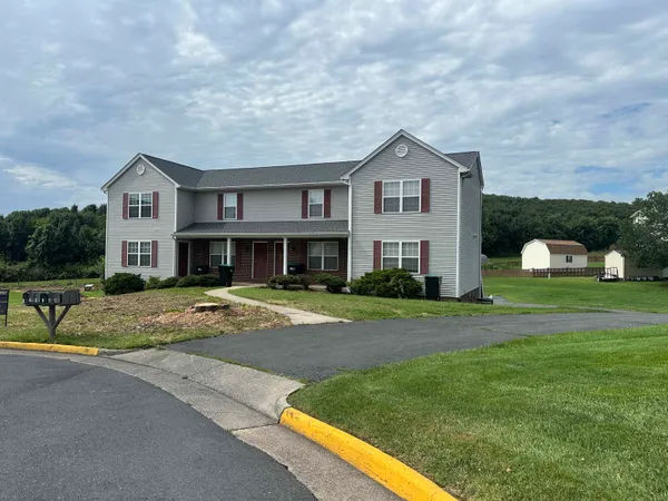 $1,300 | 210 Weeping Willow Lane, Unit B, Bridgewater, VA 22812