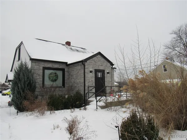 $529,000 | 3020 Niagara Falls Boulevard, Wheatfield, NY 14120