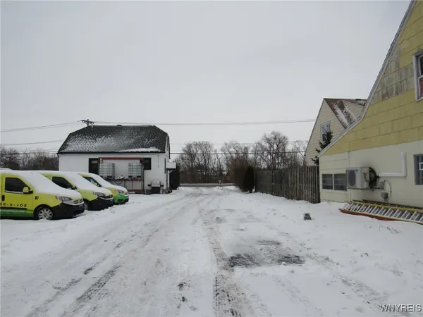 $529,000 | 3020 Niagara Falls Boulevard, Wheatfield, NY 14120