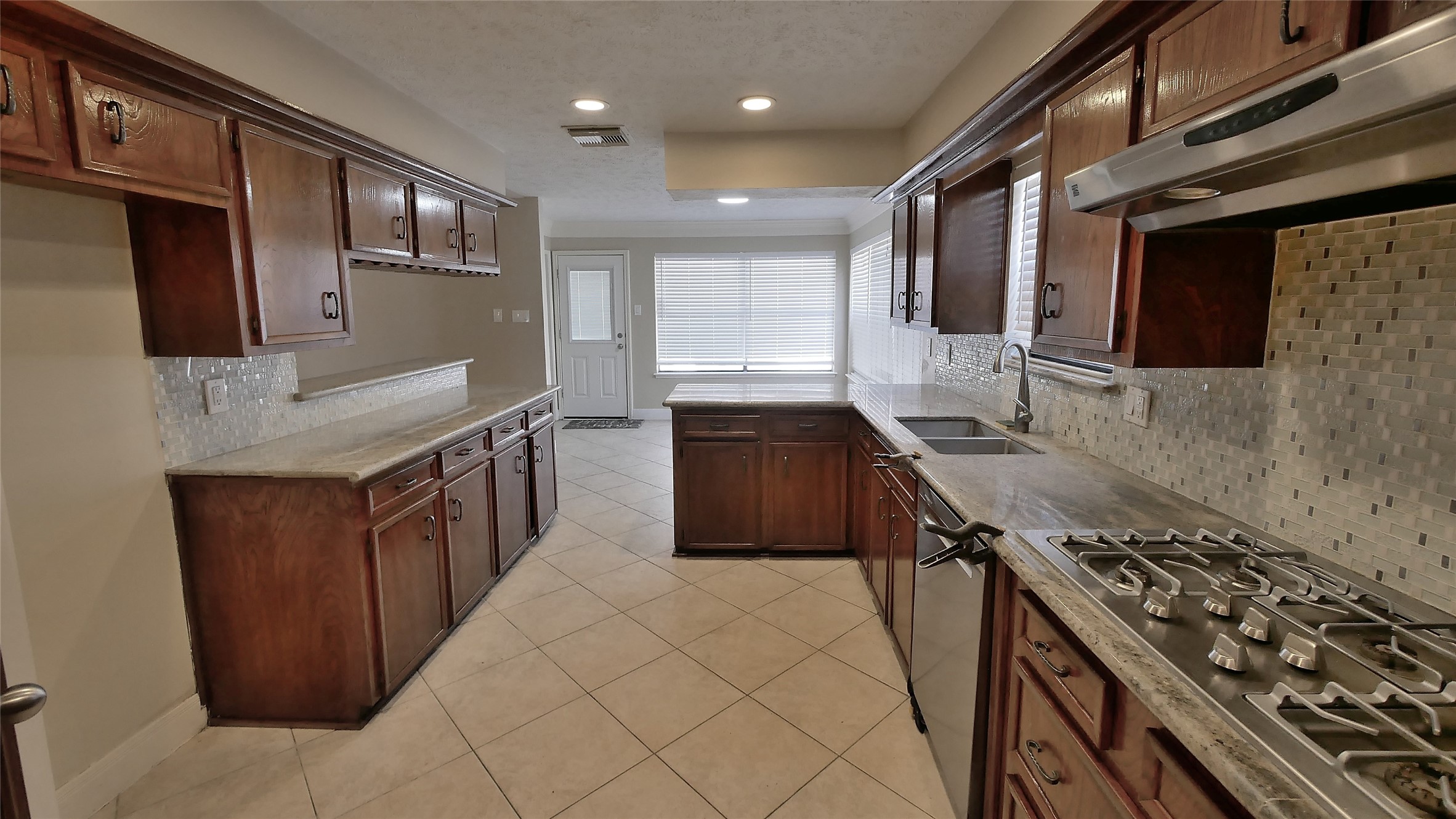21626 Park Tree Lane Katy, TX 77450 - Photo 7 of 28 Kitchen and Breakfast Area