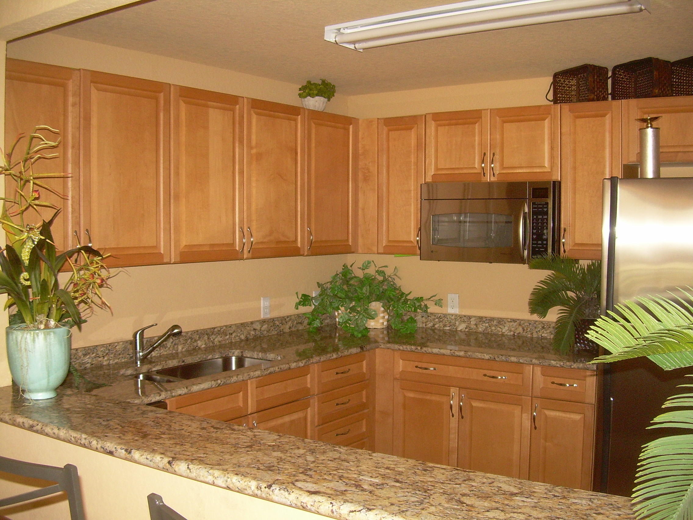 1000 Spanish River Road, Unit 3B Boca Raton, FL 33432 - Photo 14 of 28 Clubroom Kitchen