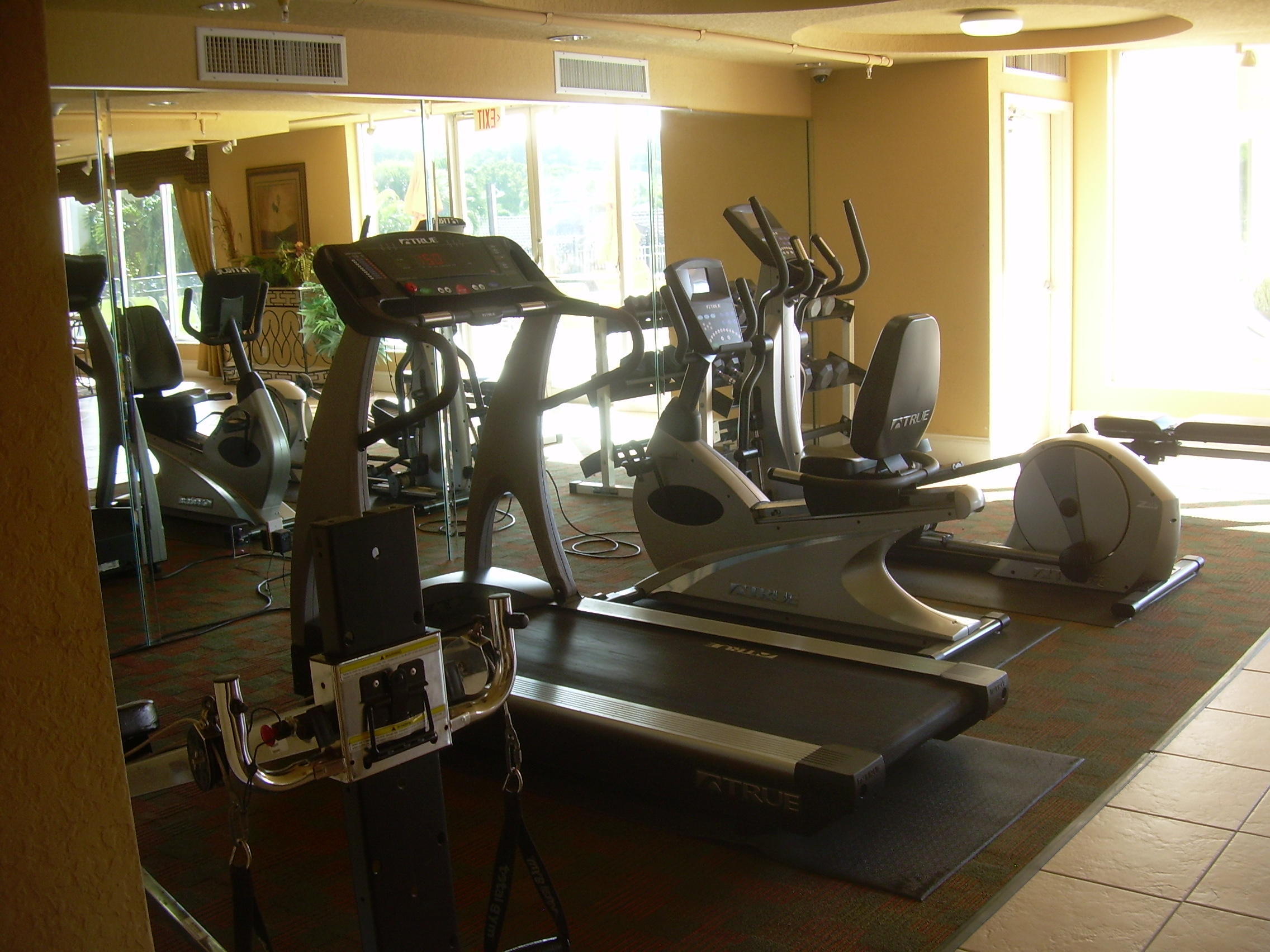 1000 Spanish River Road, Unit 3B Boca Raton, FL 33432 - Photo 17 of 28 Exercise room