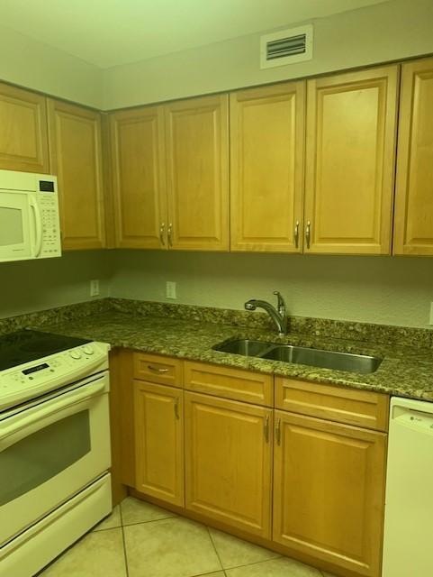 1000 Spanish River Road, Unit 3B Boca Raton, FL 33432 - Photo 5 of 28 Kitchen