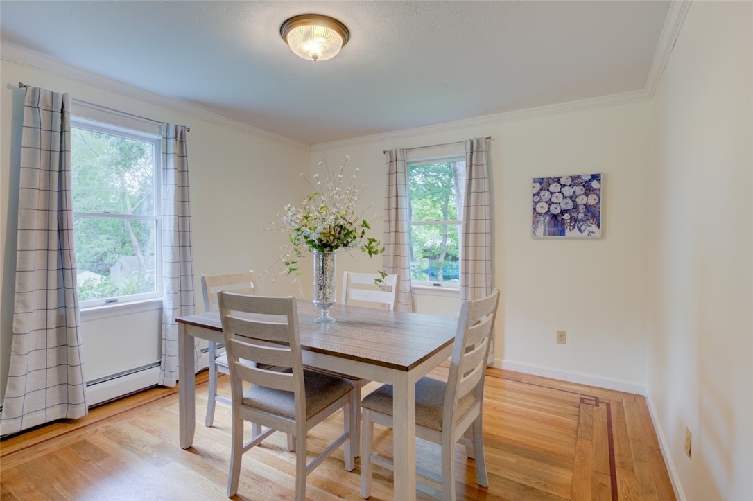 31 Edgewater Road Narragansett, RI 02882 - Photo 16 of 48 Dining Room