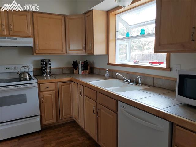 4887 Del Sol Road Colorado Springs, CO 80918 - Photo 7 of 23