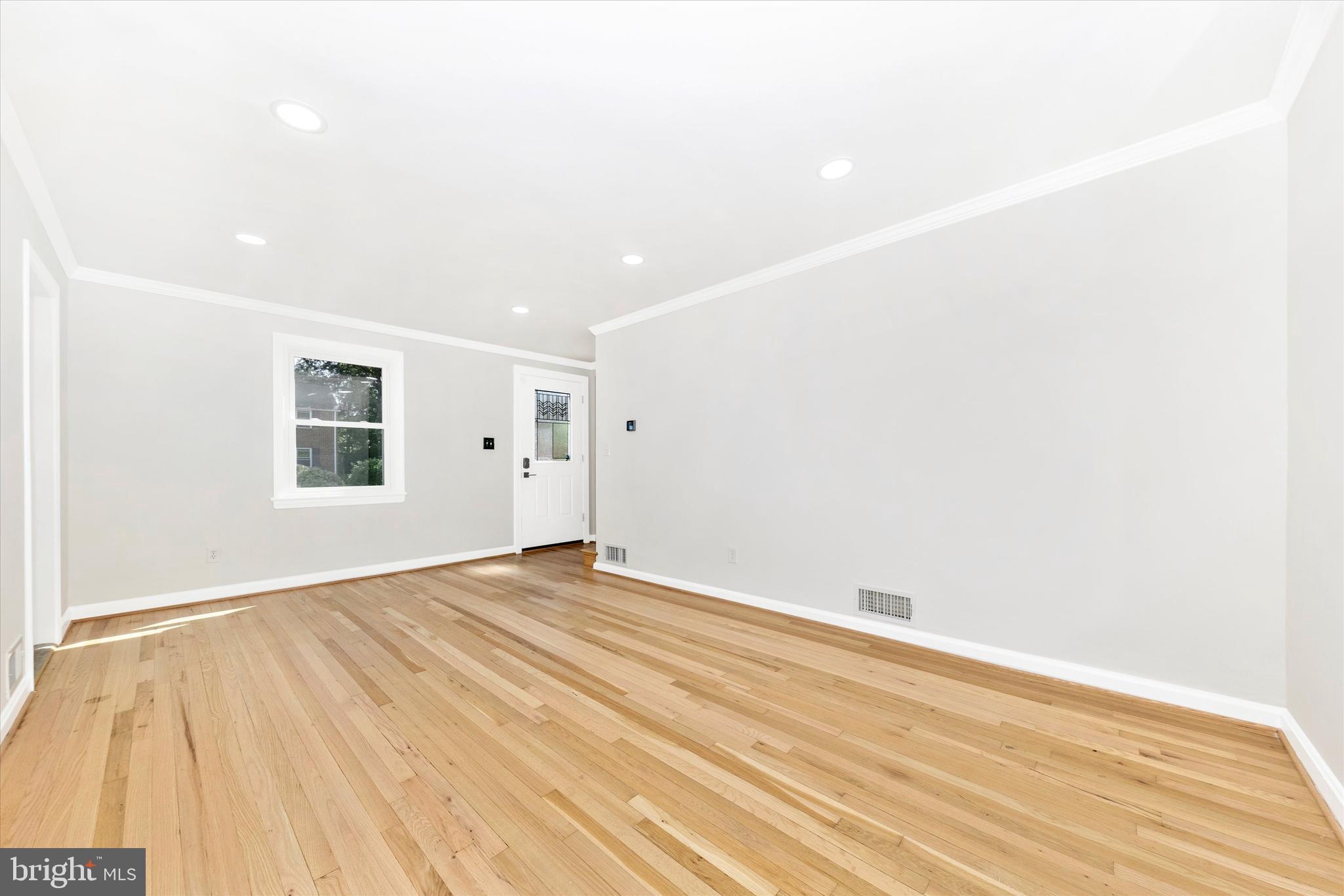 2714 Arvin Street Silver Spring, MD 20902 - Photo 6 of 54 Living Room