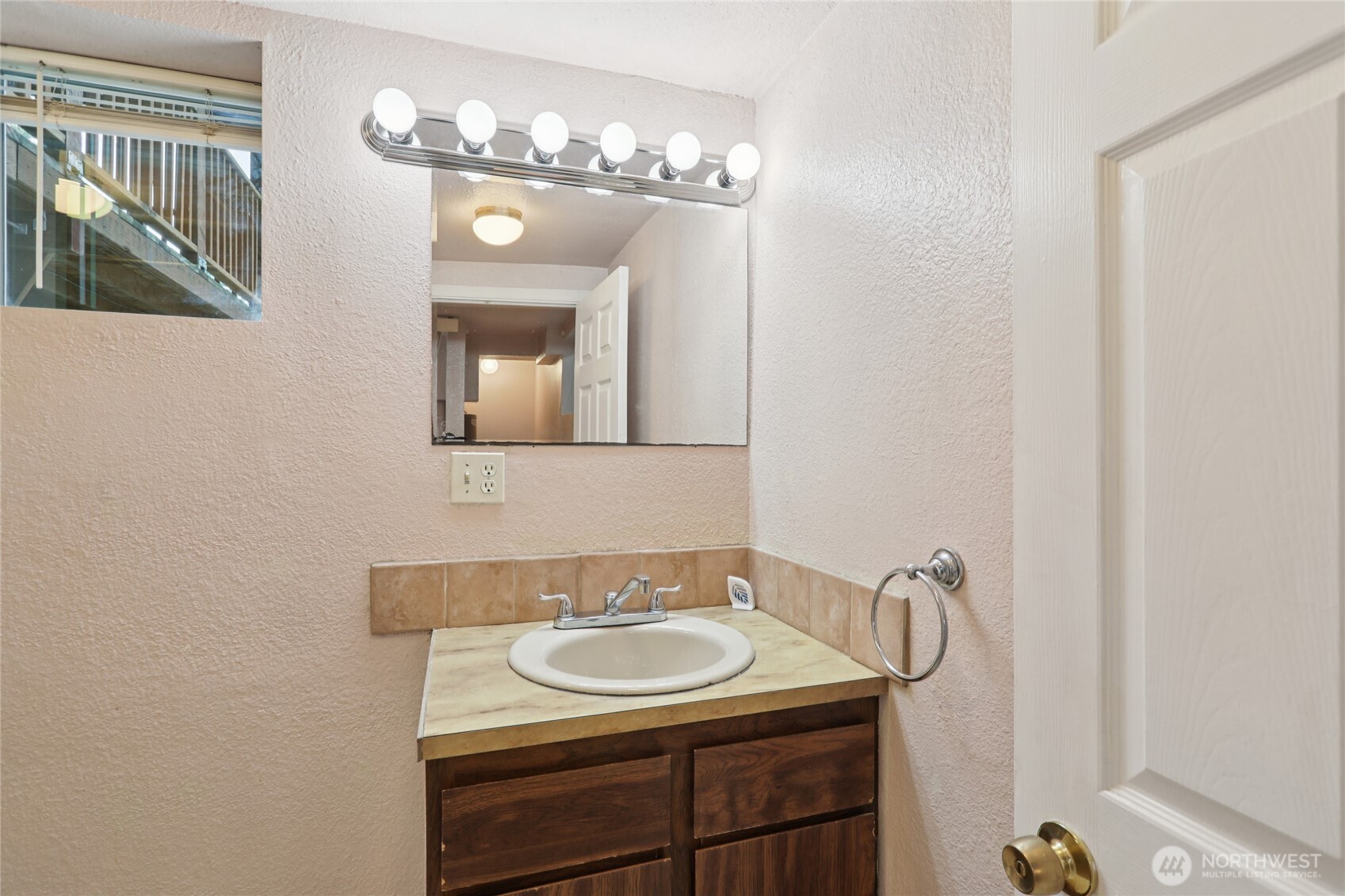 8649 18th Avenue Southwest Seattle, WA 98106 - Photo 12 of 31