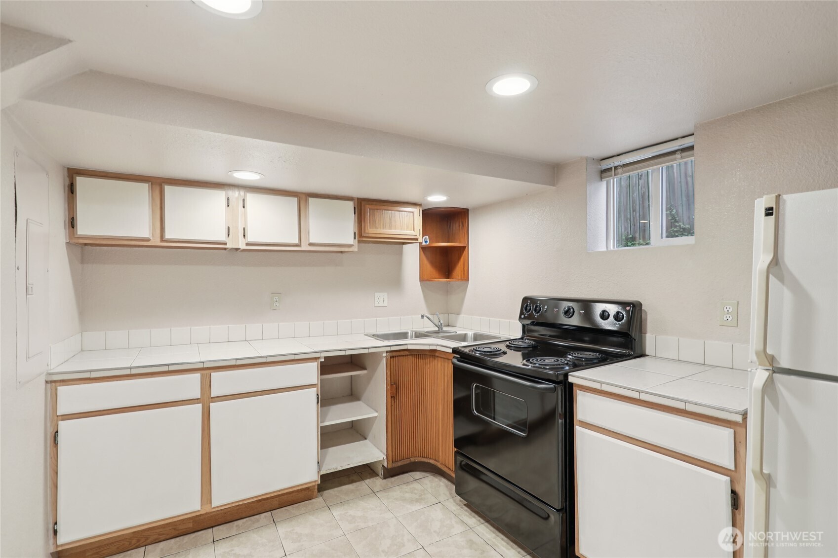 8649 18th Avenue Southwest Seattle, WA 98106 - Photo 19 of 31