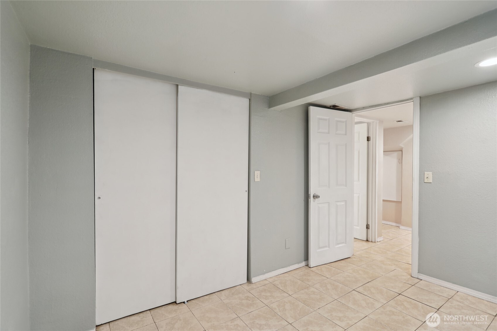 8649 18th Avenue Southwest Seattle, WA 98106 - Photo 26 of 31