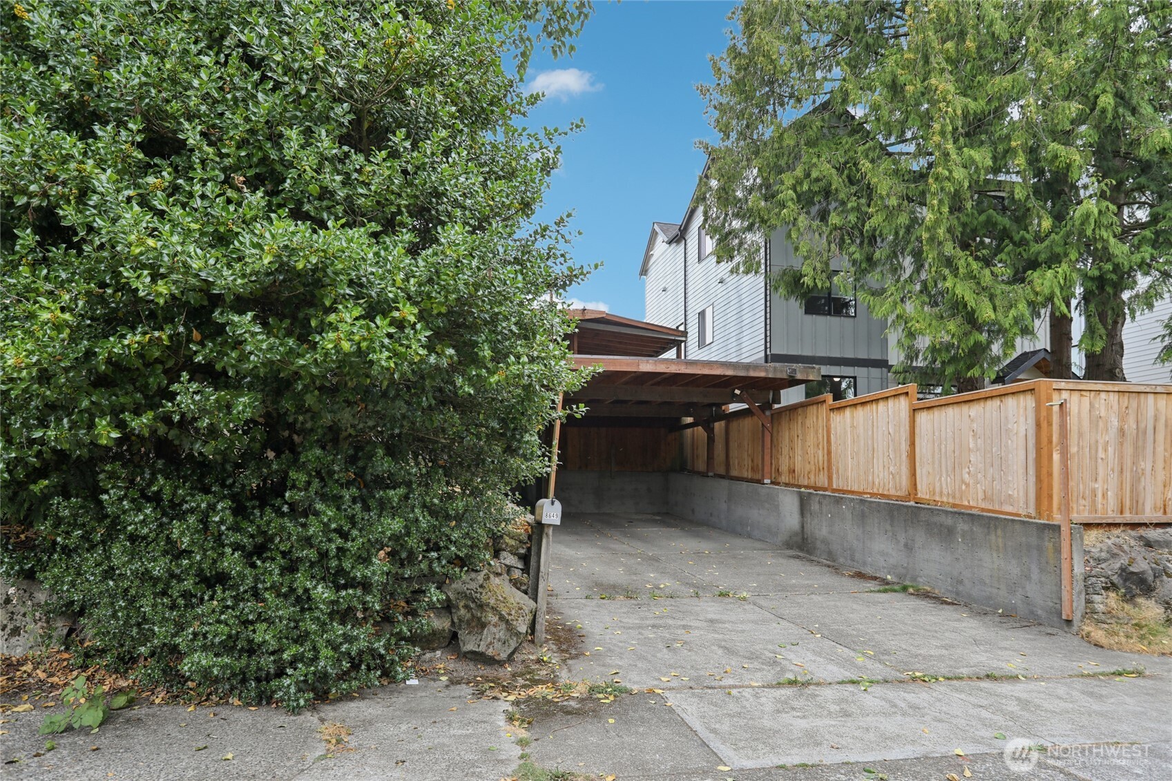 8649 18th Avenue Southwest Seattle, WA 98106 - Photo 4 of 31