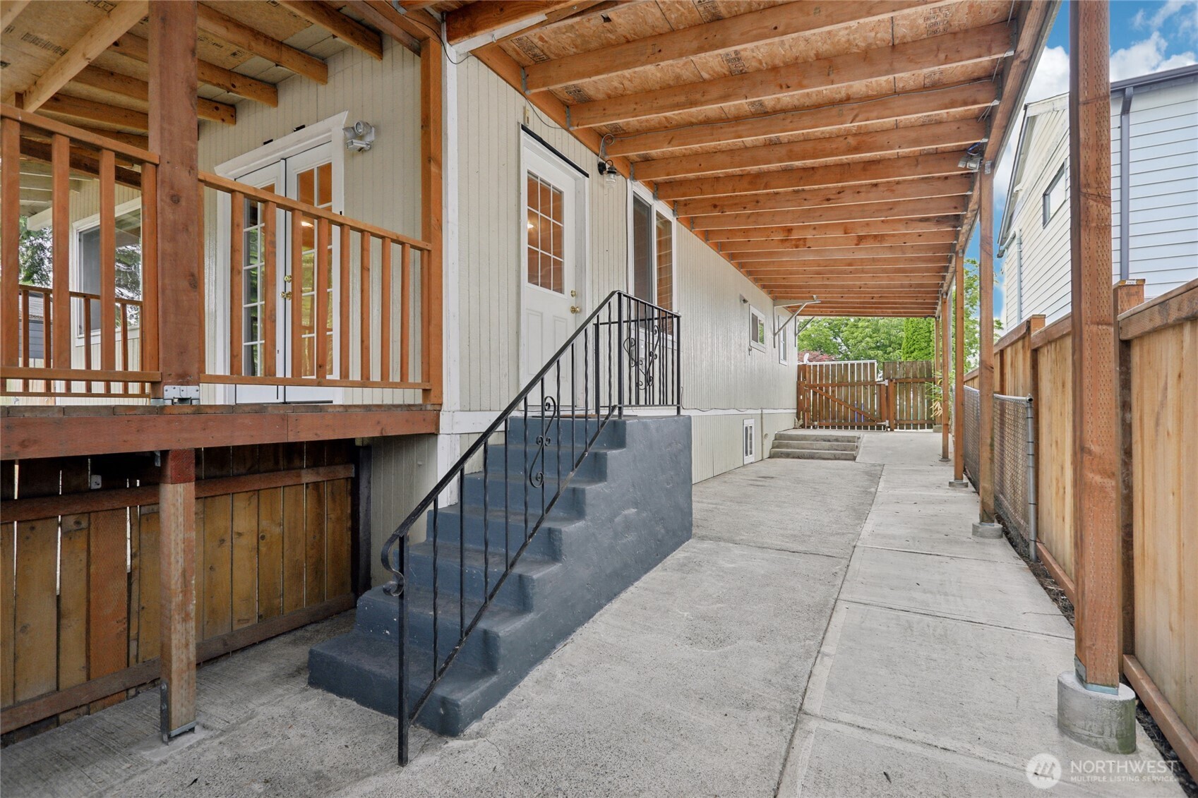 8649 18th Avenue Southwest Seattle, WA 98106 - Photo 5 of 31