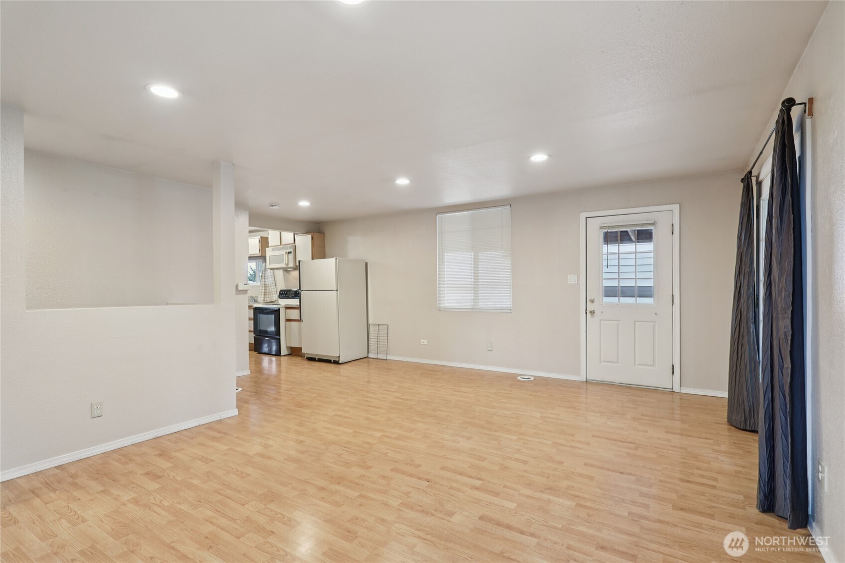 8649 18th Avenue Southwest Seattle, WA 98106 - Photo 6 of 31