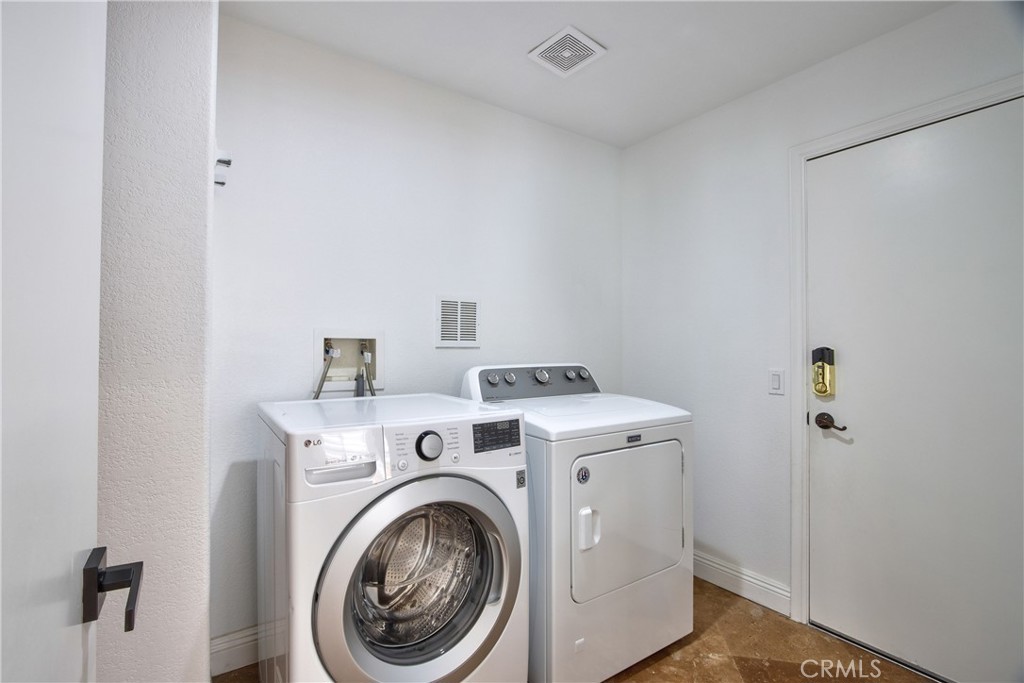 23126 Teil Glen Road Wildomar, CA 92595 - Photo 14 of 48 a utility room with dryer and washer