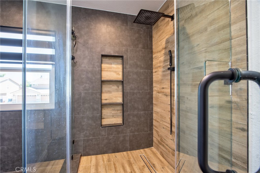 23126 Teil Glen Road Wildomar, CA 92595 - Photo 22 of 48 a bathroom with a shower