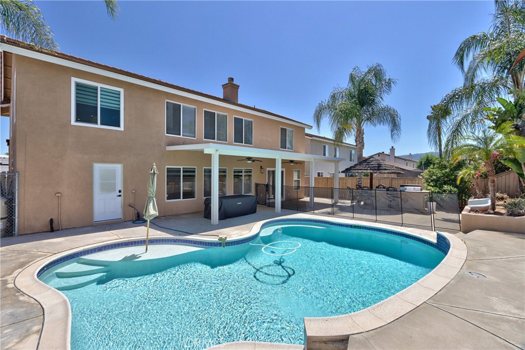 23126 Teil Glen Road Wildomar, CA 92595 - Photo 44 of 48 a view of a house with swimming pool and sitting area