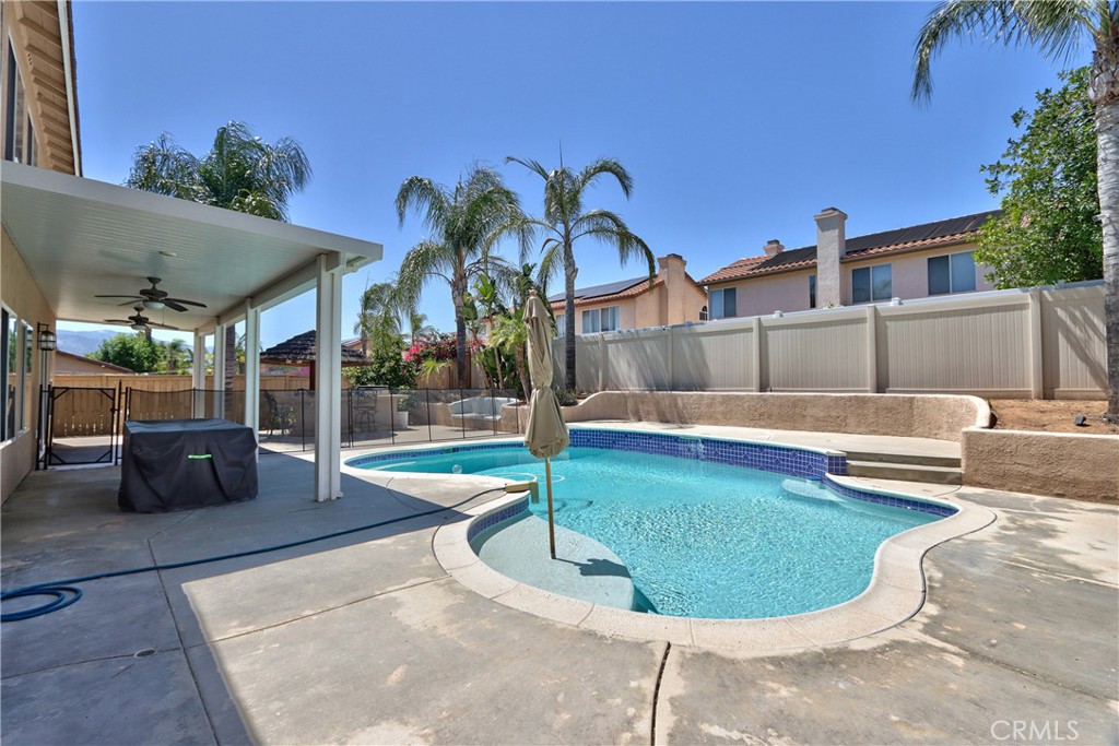 23126 Teil Glen Road Wildomar, CA 92595 - Photo 46 of 48 a view of a house with swimming pool