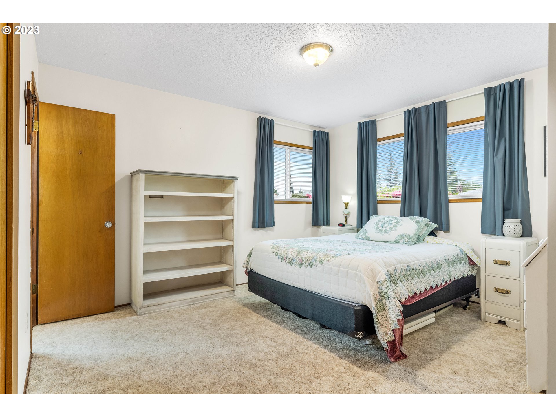 943 Oregon Way Woodburn, OR 97071 - Photo 18 of 39 a spacious bedroom with a bed and large window